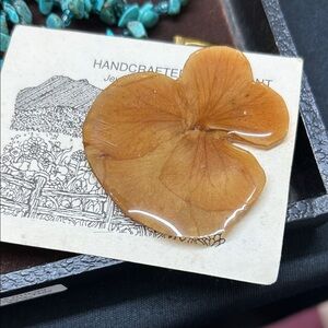 Pressed Flower Resin Brooch - Honey Brown Floral Pin